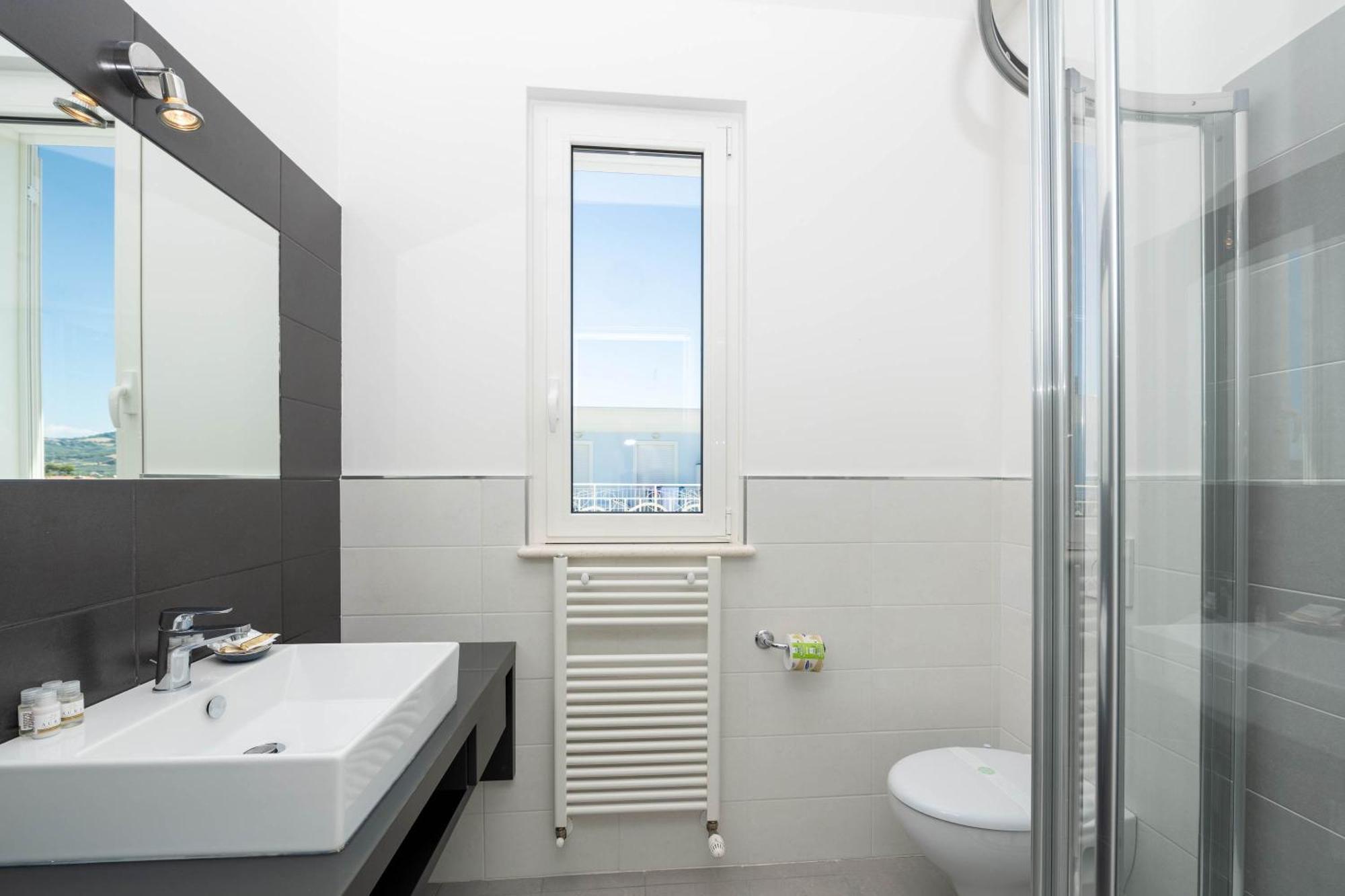 Altomare - Vibra Apartman Villa Rosa Di Martinsicuro Kültér fotó
