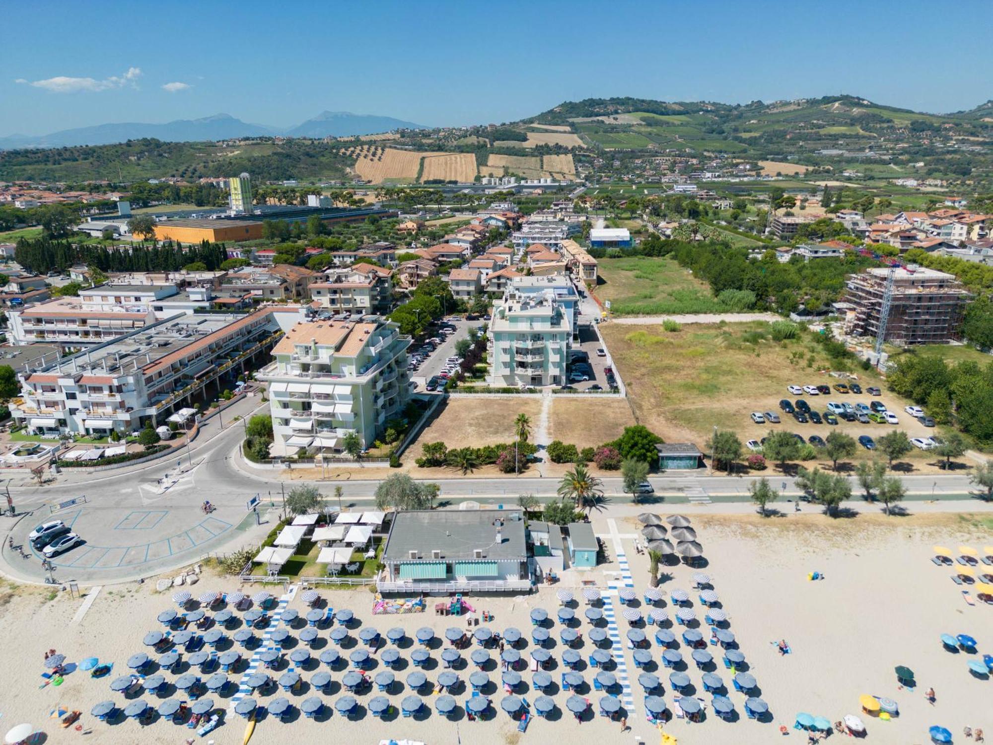 Altomare - Vibra Apartman Villa Rosa Di Martinsicuro Kültér fotó